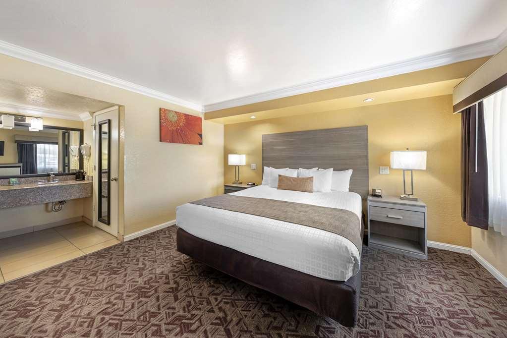 Best Western Hanford Inn Room photo