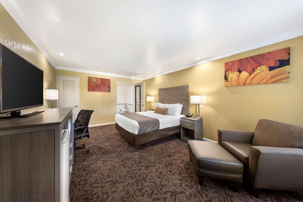 Best Western Hanford Inn Room photo