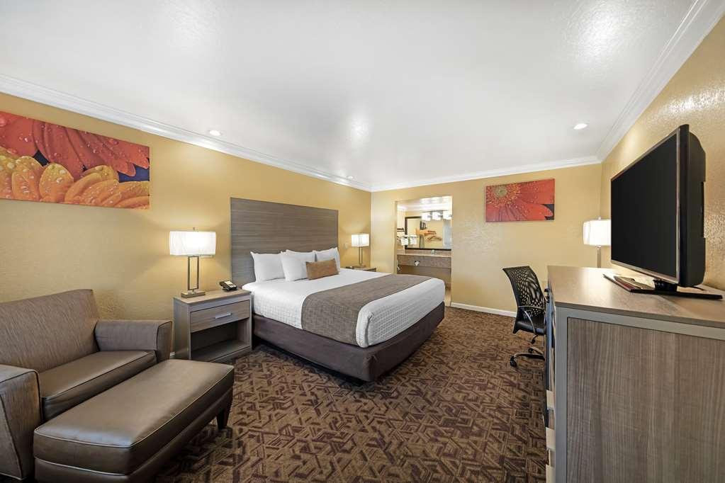 Best Western Hanford Inn Room photo