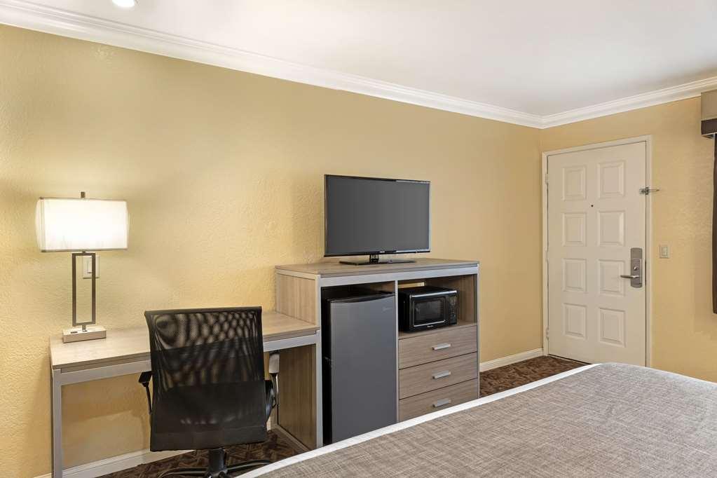 Best Western Hanford Inn Room photo