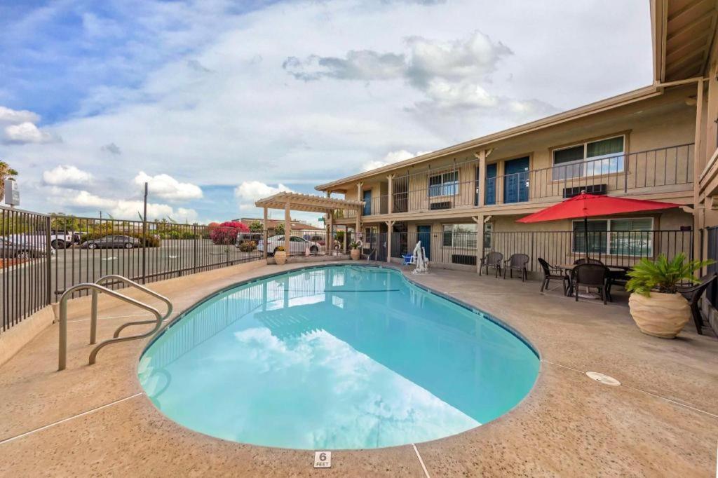 Best Western Hanford Inn Exterior photo