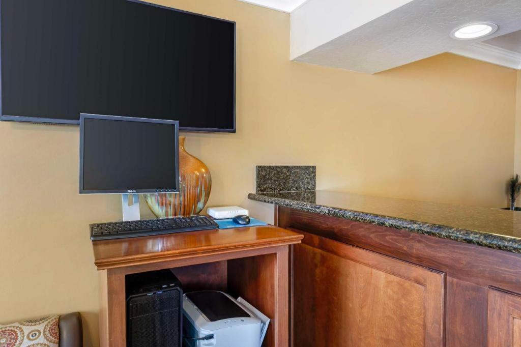 Best Western Hanford Inn Exterior photo